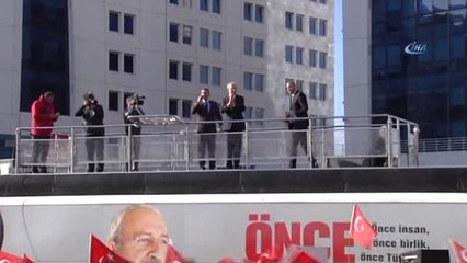Kılıçdaroğlu, İlgezdi ile Birlikte Otobüsün Üzerinden Vatandaşlara Seslendi