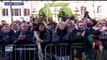 Hommage à Johnny Hallyday: Le cortège funéraire arrive à l'église de la Madeleine