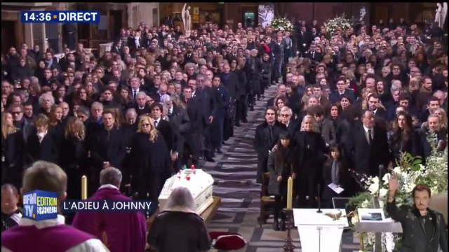 Jamais notre amour pour toi ne mourra , l’émotion de Line Renaud durant la cérémonie religieuse pour Johnny Hallyday