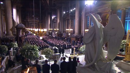 "Que je t'aime" en hommage à Johnny Hallyday dans l'église de la Madeleine