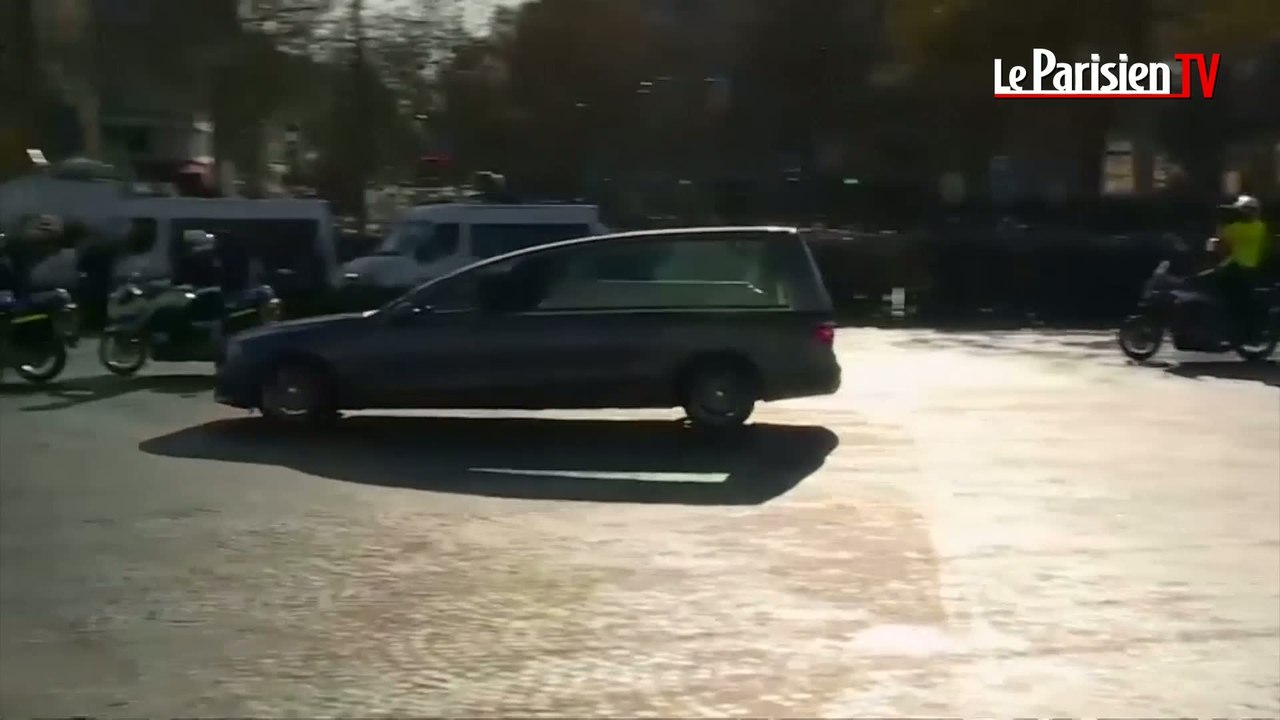L'hommage à Johnny Hallyday : le cercueil descend les Champs-Elysées
