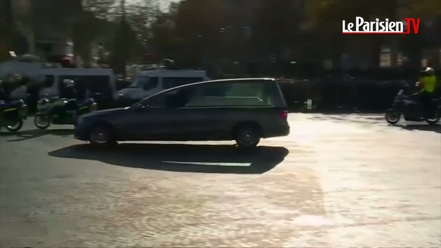 L'hommage à Johnny Hallyday : le cercueil descend les Champs-Elysées