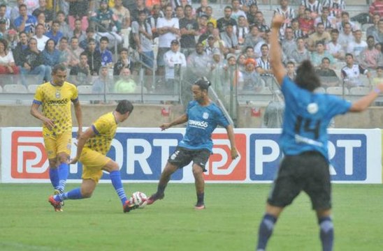 Assista aos gols do amistoso entre Amigos de Ronaldinho e Amigos do Penta