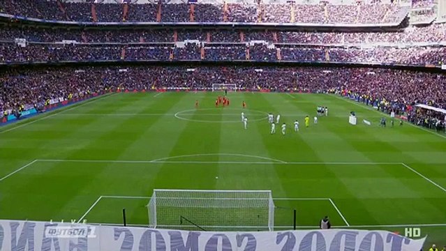 Cristiano Ronaldo Shows Ballon D'Or 2017 to Santiago Bernabeu - YouTube