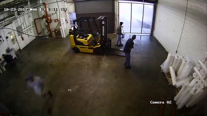 Destruction d'un bâtiment en 3 secondes par une tornade !