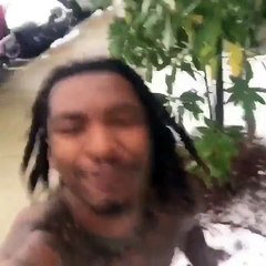 Quand il neige pour la première fois chez toi.. .JOIE !