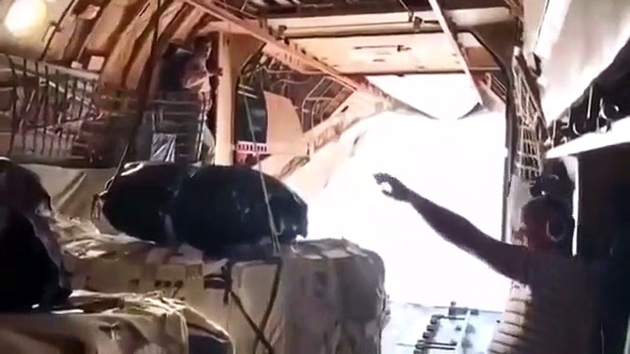 Un pilote d'avion de combat russe salue ses collègues en plein vol !