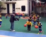 Ces gamins chinois apprennent le Basket en musique