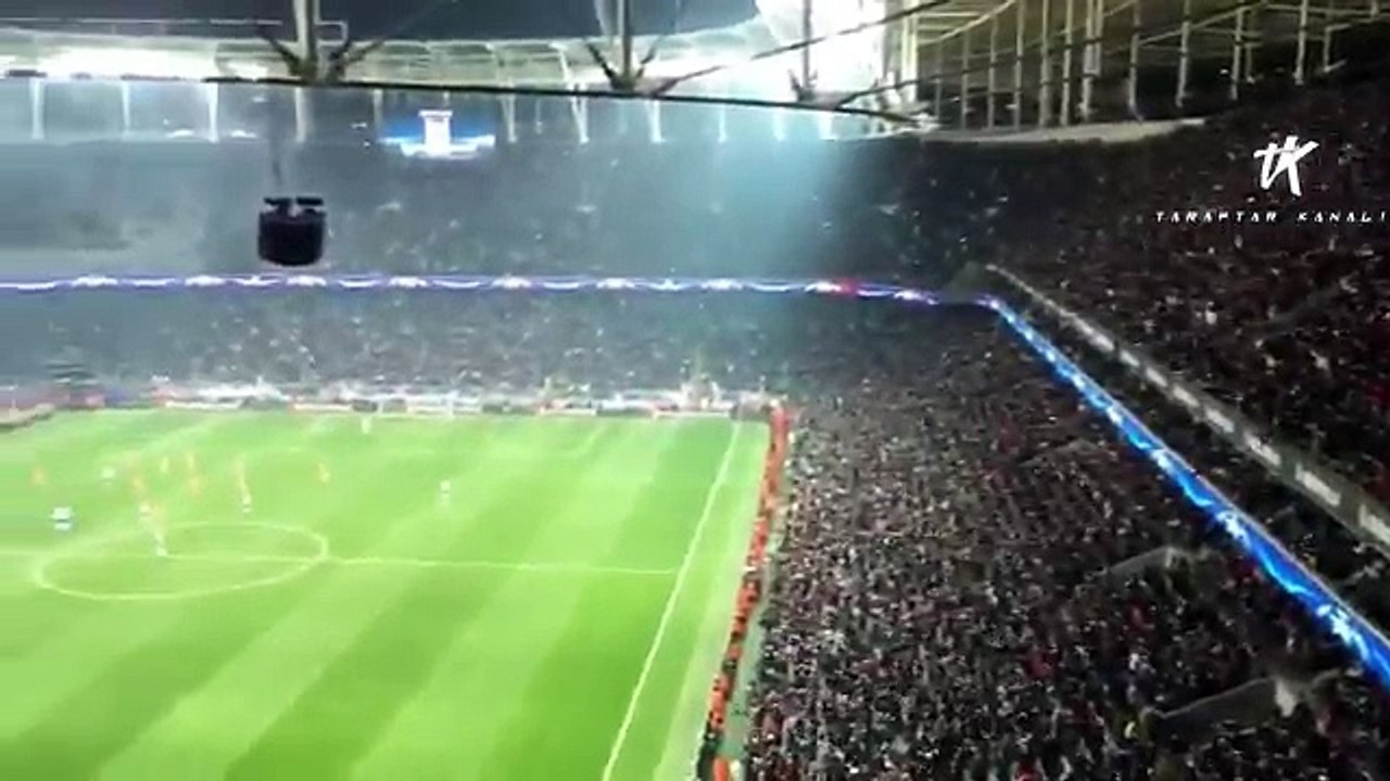 ABOUBAKAR DAYANAMADI ÜÇLÜ ÇEKTİRDİ l BEŞİKTAŞ - PORTO TRİBÜN ÖZETİ