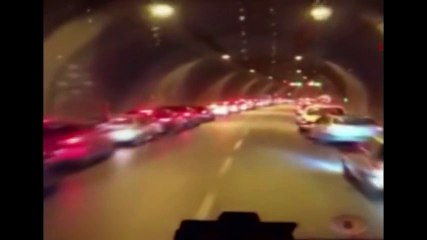 İzmir de sürücüler den örnek davranış (Yaşama yol verenler)