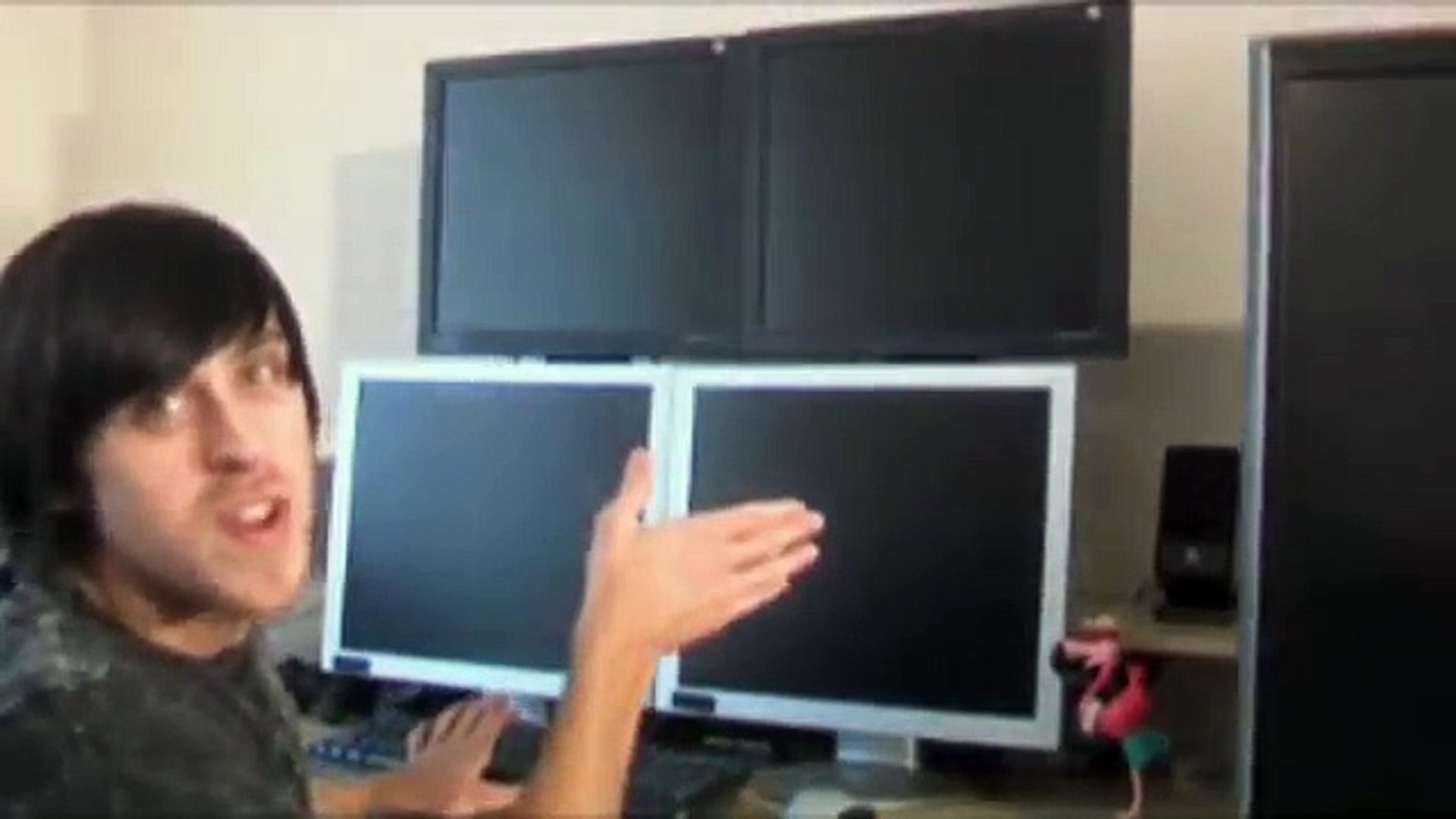 ⁣Roman Atwood Gaming setup sketch from 2007!