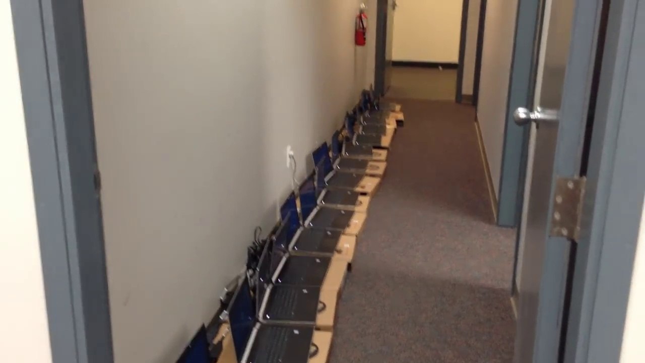 Installer 40 ordinateurs PC avec la même assistante Cortana en même temps... Calvaire !