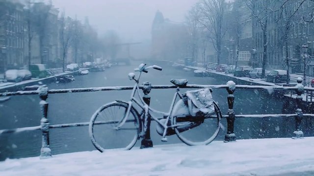 Amsterdam sous la neige ressemble au Paradis !