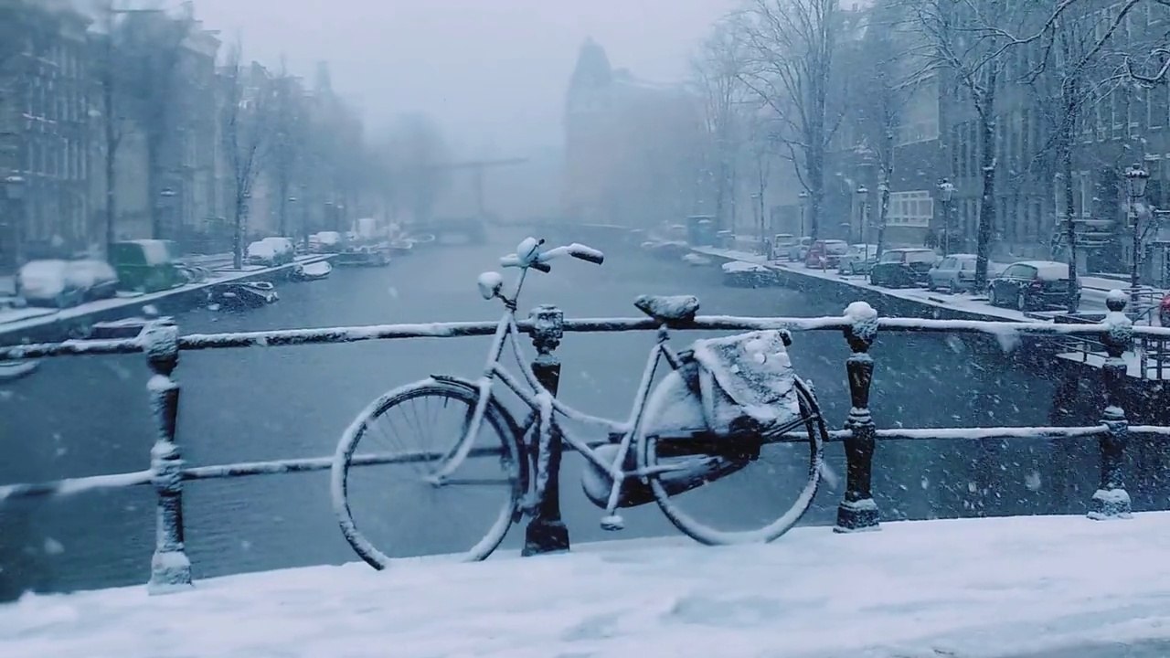 Amsterdam sous la neige ressemble au Paradis !