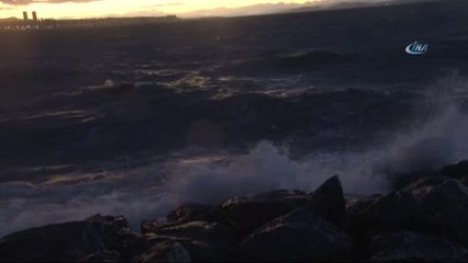 İstanbul'da Gece Boyunca Lodos Etkili Oldu