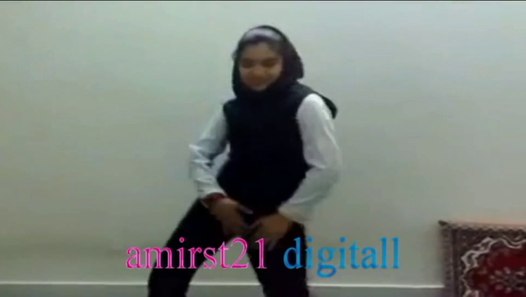 Amirst21 Digitallhd یک دختر ناز دانشجو اورد خانه خالی اون دختر 