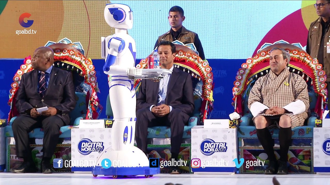 সজীব ওয়াজেদ জয়ের জন্য পানি নিয়ে এলো রোবট ¦ Robot Serves Drinks to Sajeeb Wazed Joy