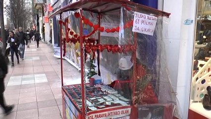 Vatandaşlara Umut Satarak Kızını Mezun Etti