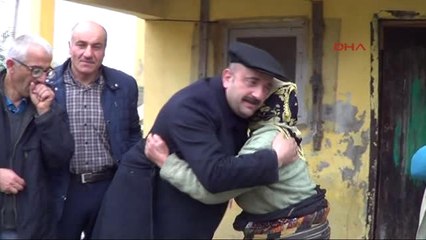 Trabzon 33 Yıl Sonra Köyüne Dönmeye İkna Edilen 'Robinson Nine'ye Ziyaretçi Akını