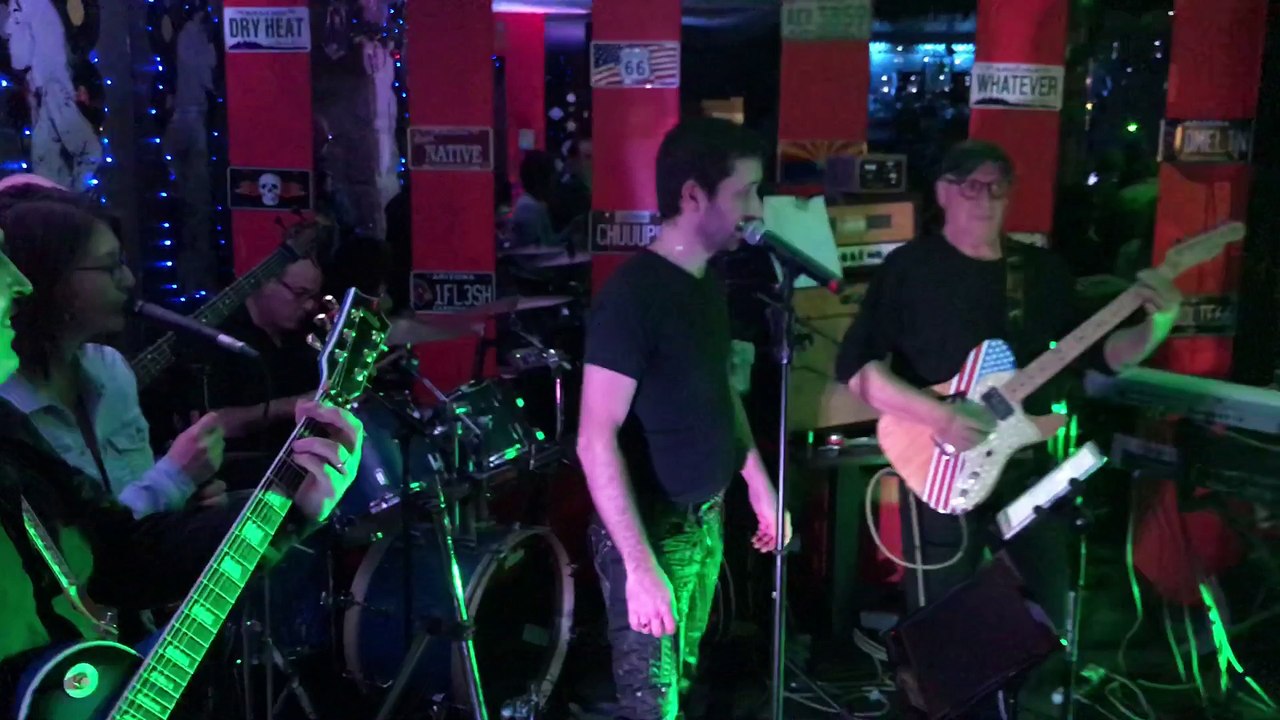 Le groupe Cadillac band a rendu hommage à Johnny Hallyday au bar R 66 à Épinal