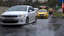 Şiddetli Yağış Nedeniyle İstanbul'un Birçok Noktasında Su Birikintisi Oluştu