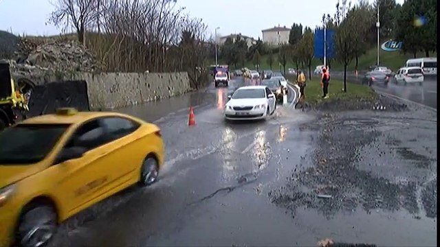 İstanbul'un Birçok Noktasında Su Birikintisi Oluştu