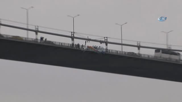 15 Temmuz Şehitler Köprüsüne, ABD'nin Kudüs Kararını Protesto Etmek İçin Pankart Asan 5 Kişi Polis...