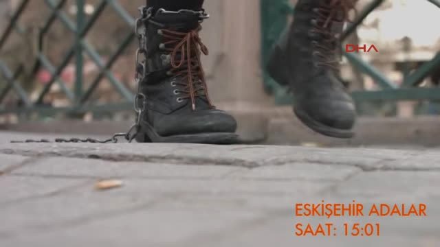 Eskişehir Ayakları Zincirli Öğrencilerden 'Kadın Yönelik Şiddete Hayır' Gösterisi