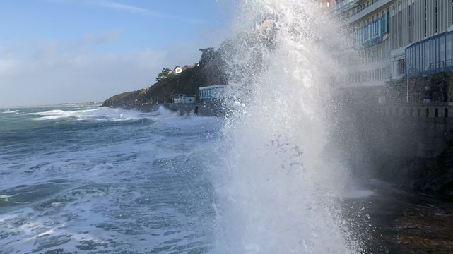 Beau spectacle des vagues sur le Plat Gousset