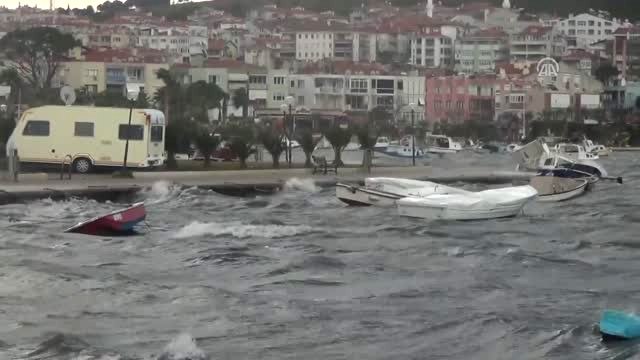 Kuzey Ege'de Lodos Küçük Balıkçı Teknelerini Batırdı