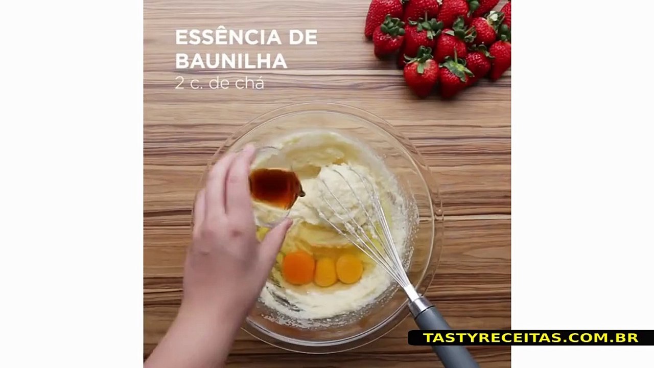 Tasty Demais - Bolo de morango com suspiro