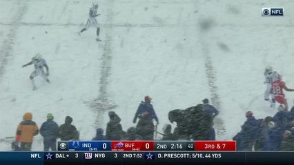 Charles Clay can't haul in high third down throw