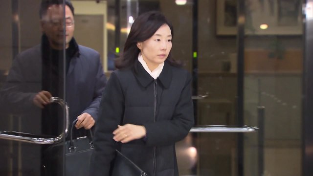 석방 넉 달 만에...'국정원 특활비' 조윤선 17시간 검찰 조사 / YTN