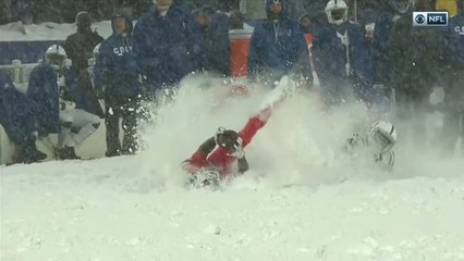 Joe Webb fires to Deonte Thompson for a 34-yard gain