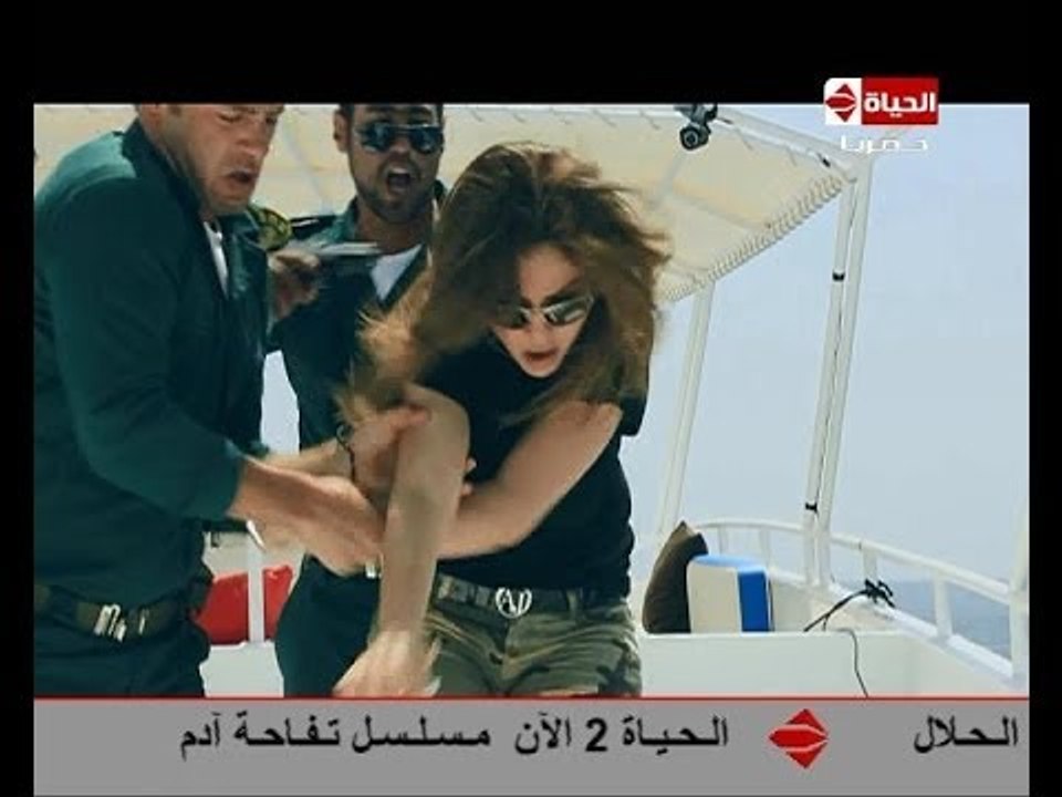 فؤش فى المعسكر - سقوط الفنانة دينا فؤاد فى مقلب فؤش  من على سلم اليخت وتشتبك مع جنود فؤش