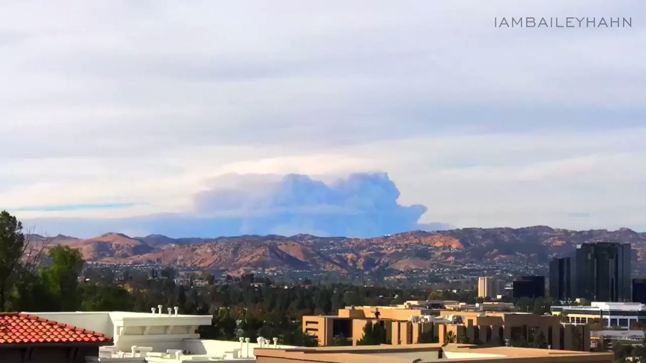Huge Plumes of Smoke Billow From Thomas Fire