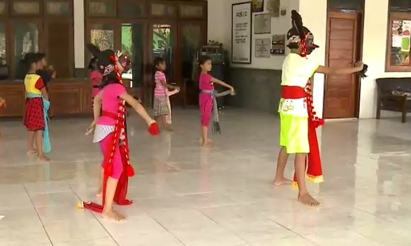 Lestarikan Budaya, Kursus Tari Topeng Ini Digratiskan