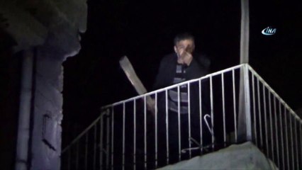 3 Yaşındaki Kızını Rehin Aldı