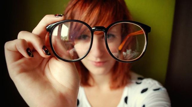 Lunettes Toujours Sales L'astuce pour qu'elles restent Impeccables 3 fois plus longtemps