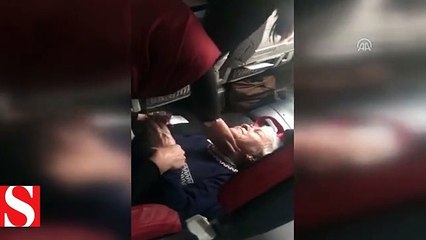 Uçakta fenalaşan yolcuya ilk müdahaleyi Bakan Kaya yaptı