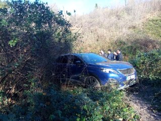 Beykoz'da Yoldan Çıkan Lüks Araç Metrelerce Aşağı Uçtu