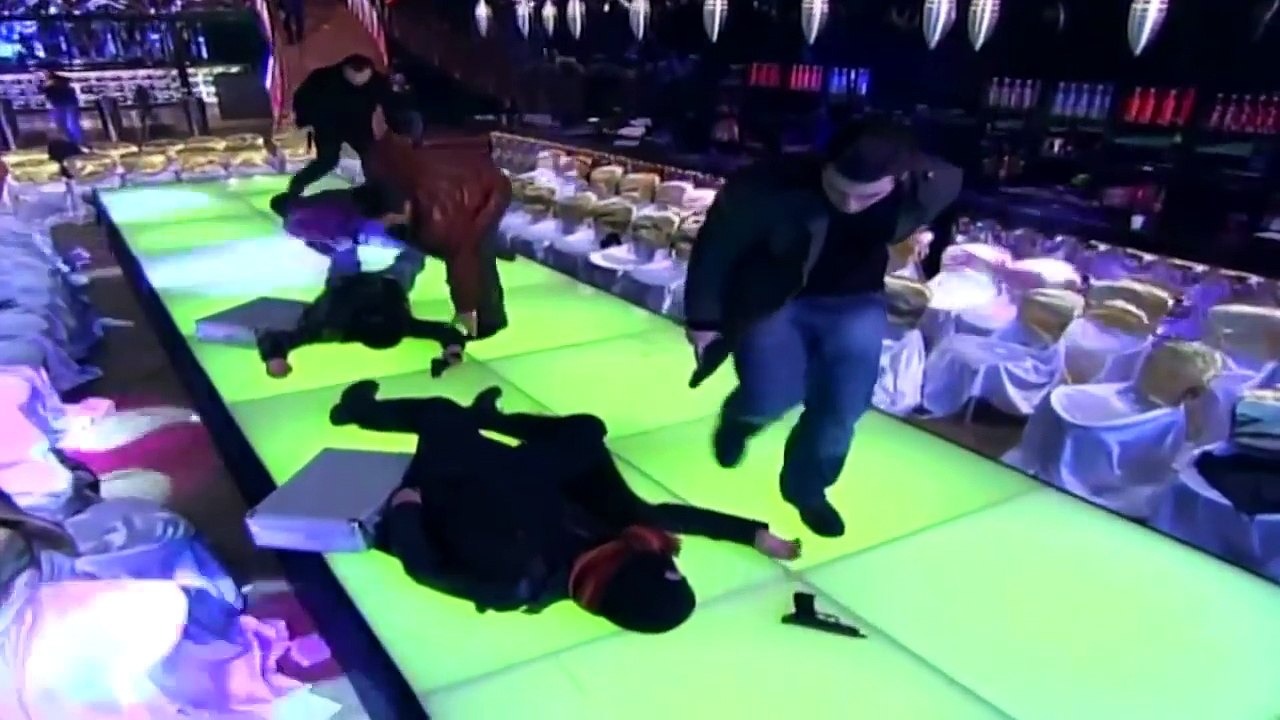 Adanalı Mücevher Defilesine Baskın Yapıyor - Adanalı 15.Bölüm