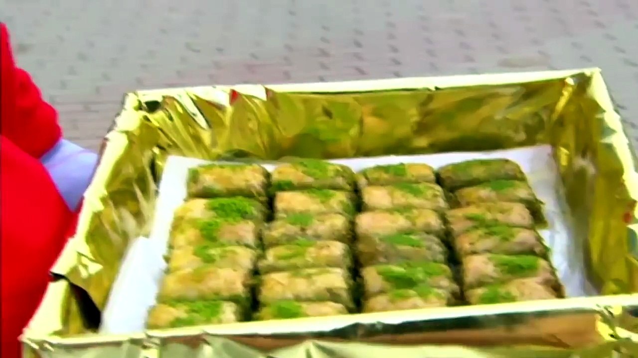 Adanalı Bomba Sandığı Pakette Baklava Buluyor - Adanalı 23.Bölüm