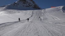 Hakkari Dağlarında Kayak ve Snowboard Gösterisi