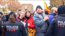 Los Mossos cargan contra los manifestantes frente al Museo de Lleida por el traslado de Sijena.