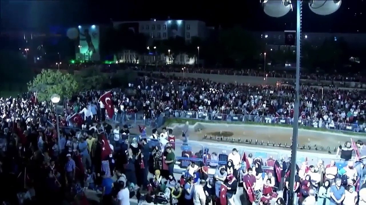 بصوت لا يصدق و أمام الملايين في تركيا