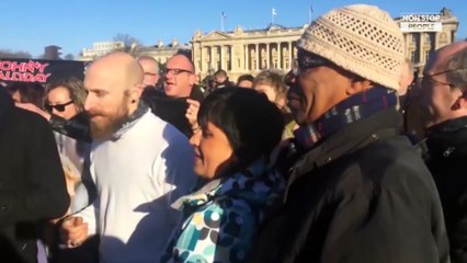 Johnny Hallyday mort : Sylvie Vartan "vraiment triste" qu’il soit enterré "si loin"