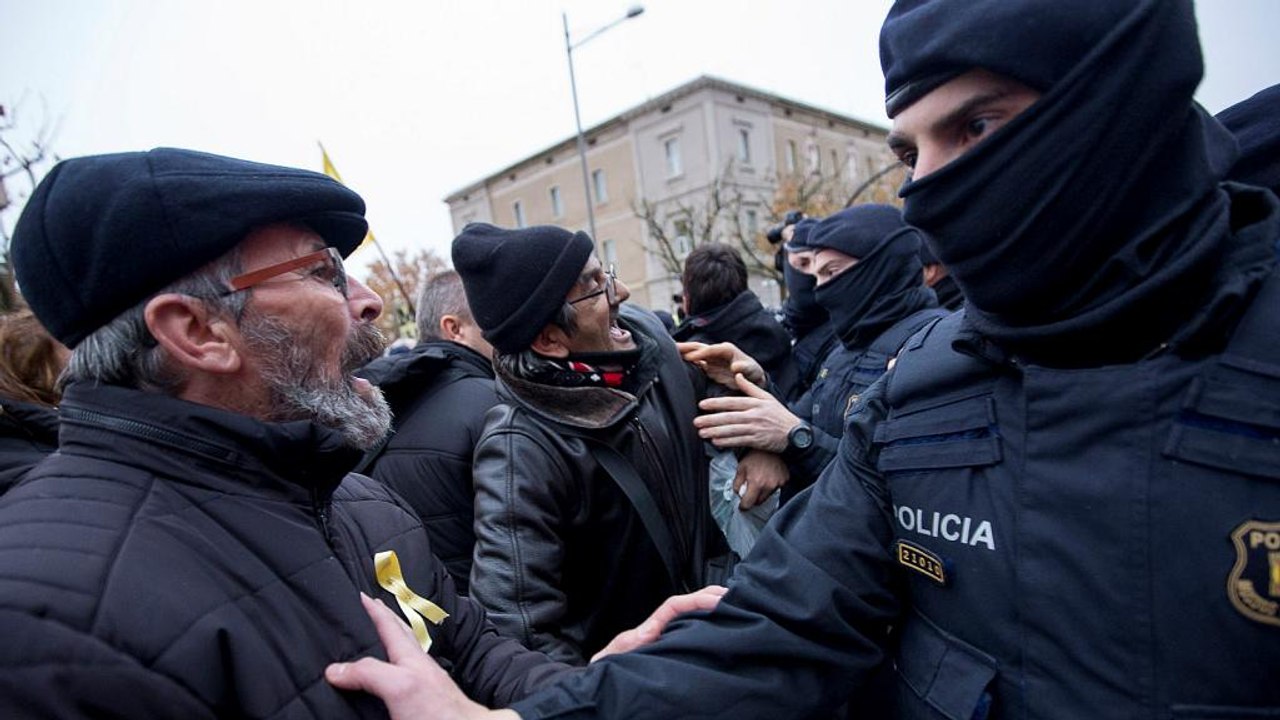Protestas en un museo catalán por el traslado de obras a Aragón