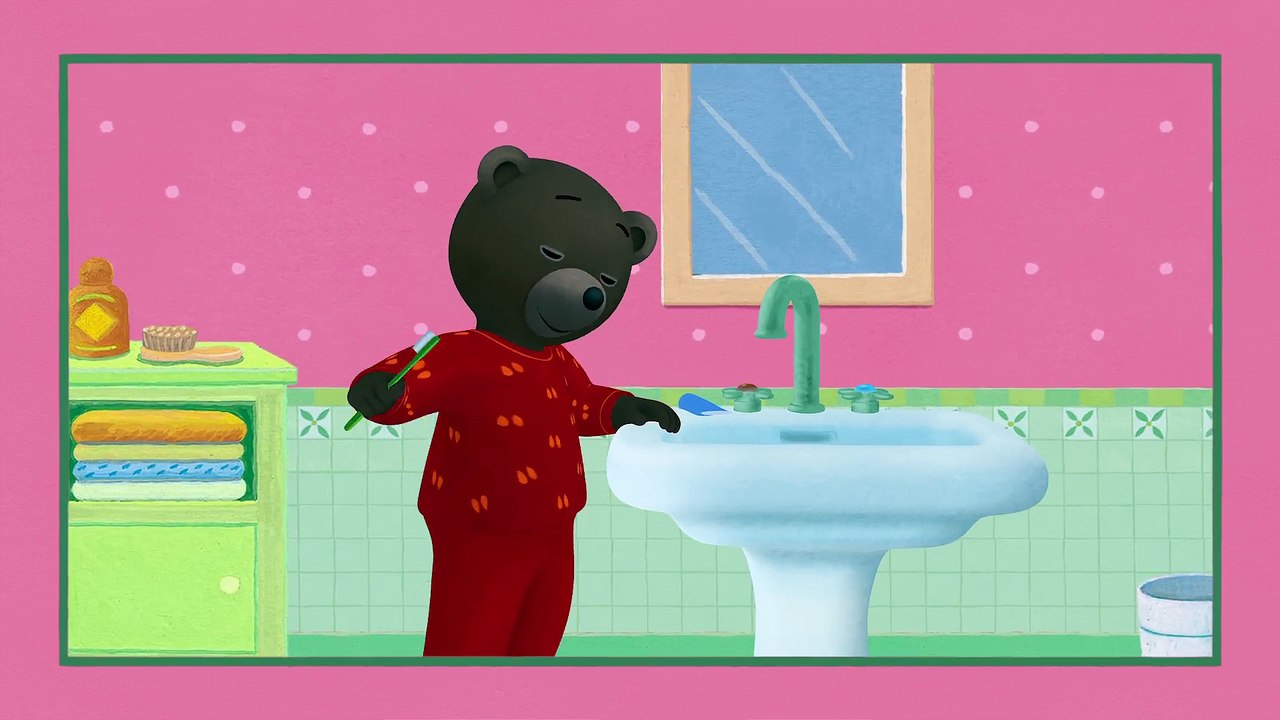 Petit Ours Brun Se Lave Les Dents