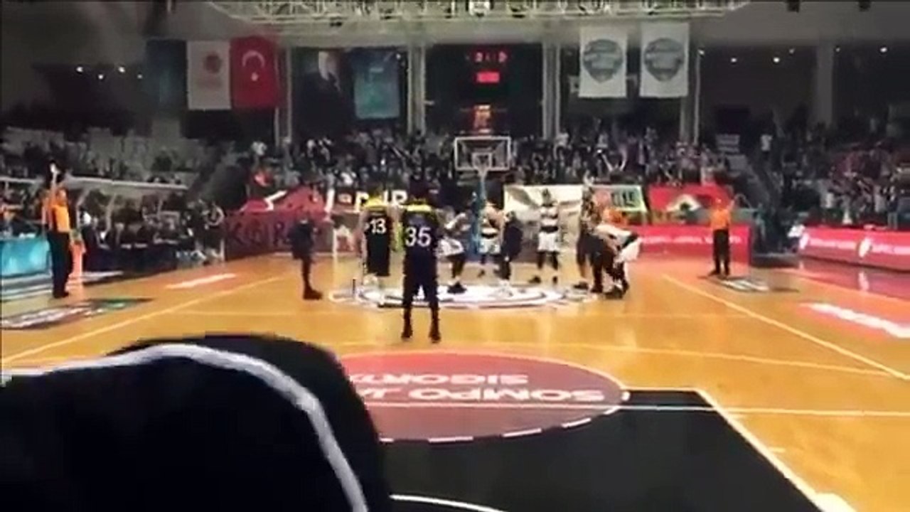 DERBİDE AKATLAR'DA HARİKA ATMOSFER [Beşiktaş - Fenerbahçe]